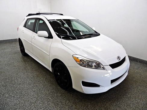 Used 2013 Toyota Matrix L FWD image 3