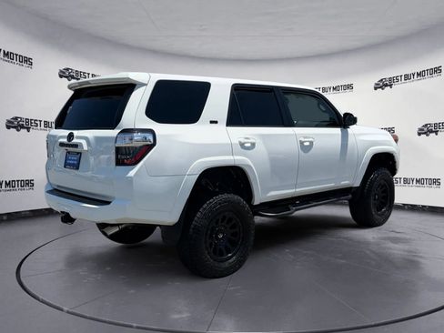 Used 2017 Toyota 4Runner SR5 AWD/4WD image 8