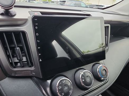 Used 2017 Toyota RAV4 LE image 19