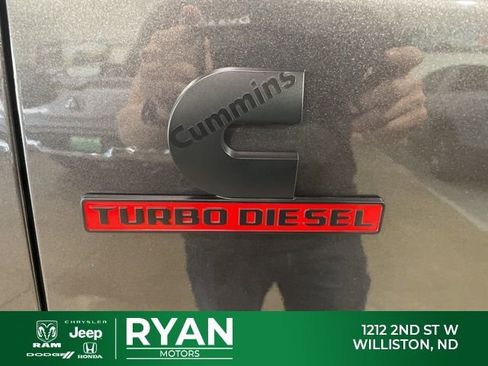 New 2026 RAM 2500 Laramie AWD/4WD image 17
