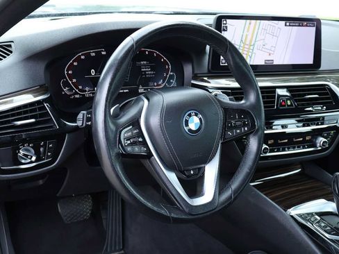 Used 2023 BMW 530e xDrive AWD/4WD image 2
