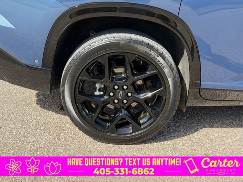 Used 2025 Chevrolet Traverse RS image 9