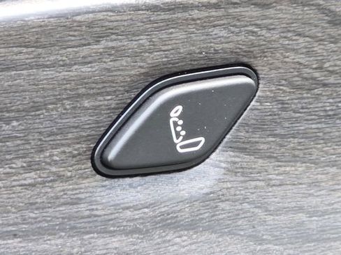 Used 2023 Jeep Grand Cherokee L Overland w/ Advanced Protech Group III image 19