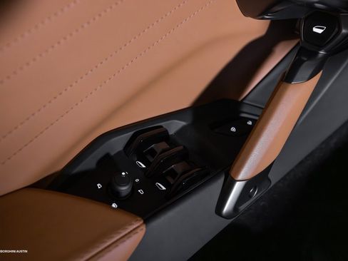 Used 2024 Lamborghini Revuelto image 22