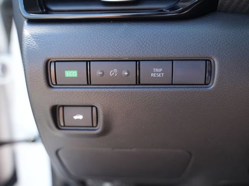 Used 2025 Nissan Sentra SR FWD image 28