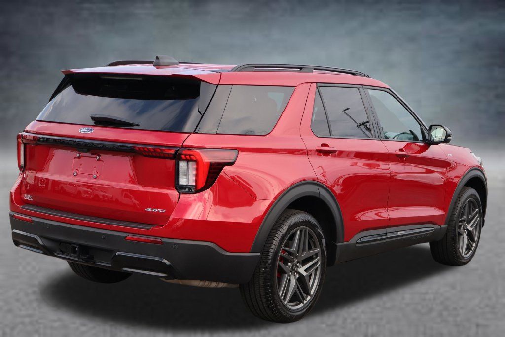 Used 2025 Ford Explorer ST-Line w/ Premium Package AWD/4WD image 3