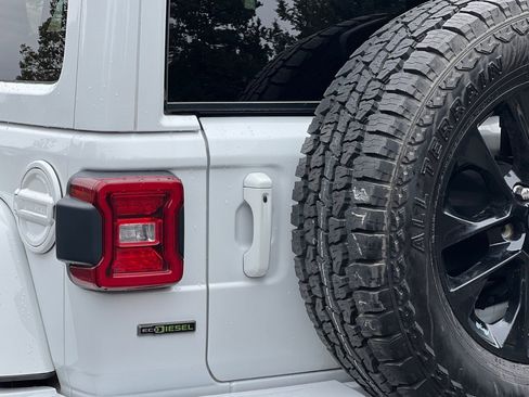 Used 2022 Jeep Wrangler Unlimited Sahara image 28