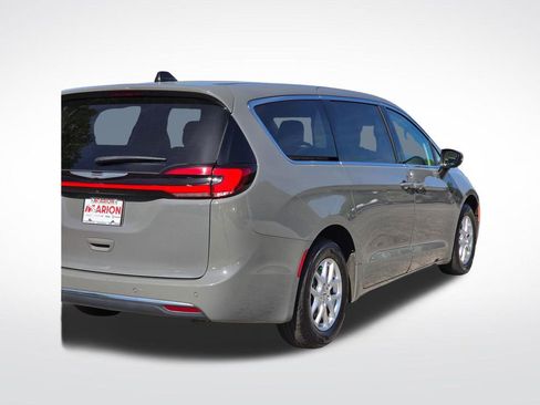 Used 2023 Chrysler Pacifica Touring-L FWD image 52