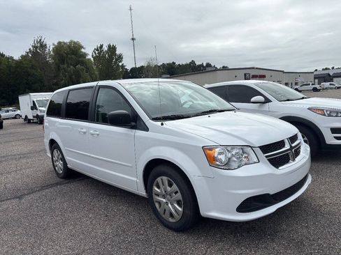 Used 2017 Dodge Grand Caravan SE w/ Power Window Group FWD image 2