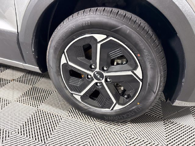 Used 2023 Kia Niro LX FWD image 32