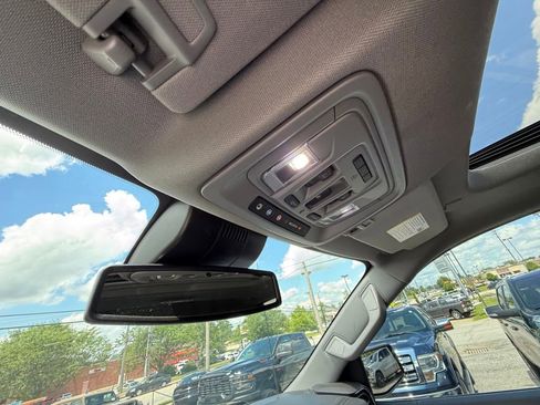 Used 2023 GMC Sierra 1500 SLT w/ SLT Convenience Package AWD/4WD image 25