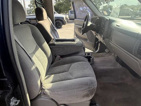 Used 2006 Chevrolet Suburban LS w/ Smart Select Package RWD image 14