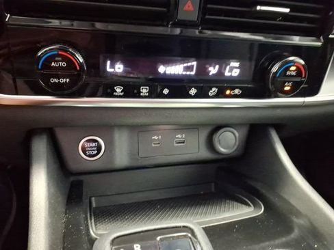 Used 2021 Nissan Rogue SV FWD image 21