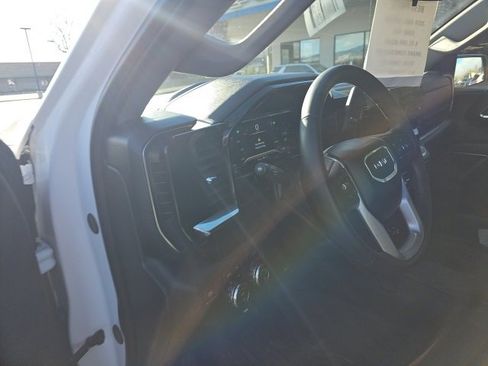 Used 2024 GMC Sierra 1500 SLE image 26