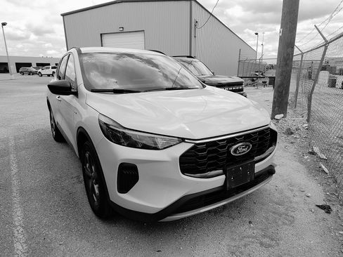 Certified 2025 Ford Escape ST-Line FWD image 1