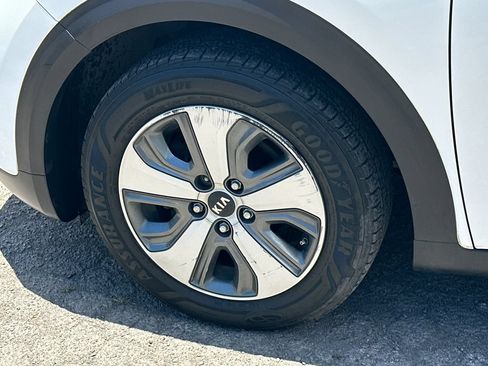 Used 2020 Kia Niro LX FWD image 11
