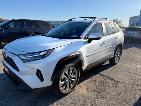 Used 2024 Toyota RAV4 XLE Premium image 6