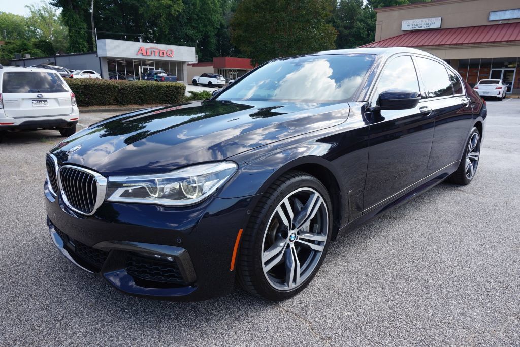 Used 2019 BMW 750i w/ Executive Package RWD image 3