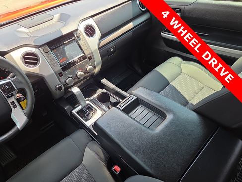 Used 2018 Toyota Tundra SR5 w/ SR5 Upgrade Package AWD/4WD image 12