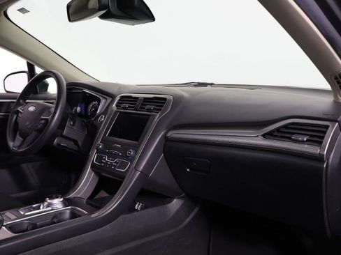 Used 2020 Ford Fusion SE image 25
