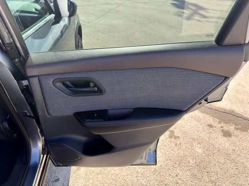 Used 2022 Nissan Rogue S image 30