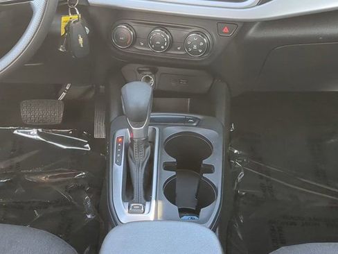 Used 2024 Chevrolet Trax LS w/ LS Convenience Package image 18