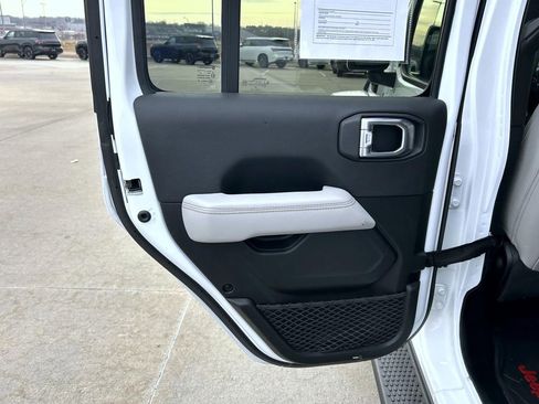 Used 2022 Jeep Wrangler Unlimited Sahara image 21
