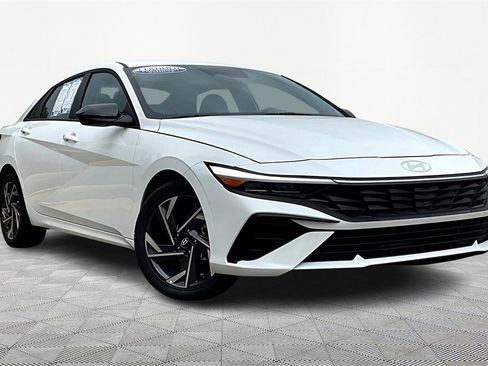 Certified 2025 Hyundai Elantra Sport image 12