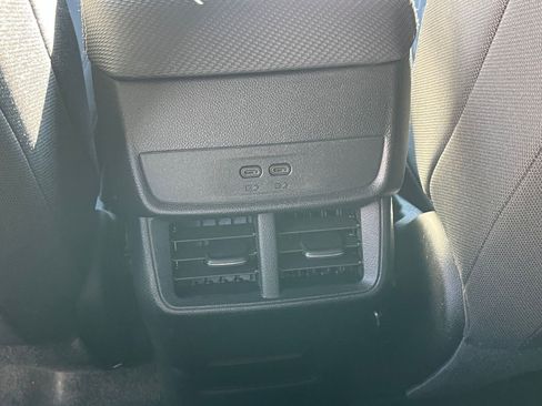 Used 2025 Chevrolet Equinox LT image 23