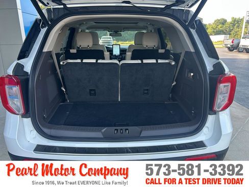 Used 2022 Ford Explorer Platinum w/ Premium Technology Package image 24