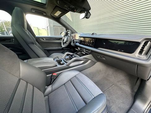 Certified 2025 Porsche Cayenne GTS image 41