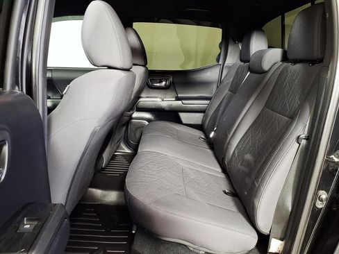 Used 2019 Toyota Tacoma TRD Off-Road image 10