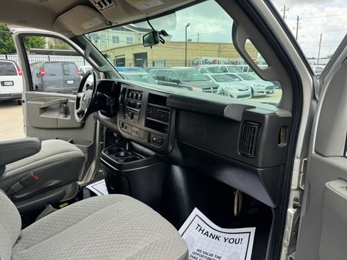 Used 2017 Chevrolet Express 3500 LT w/ LT Preferred Equipment Group image 37