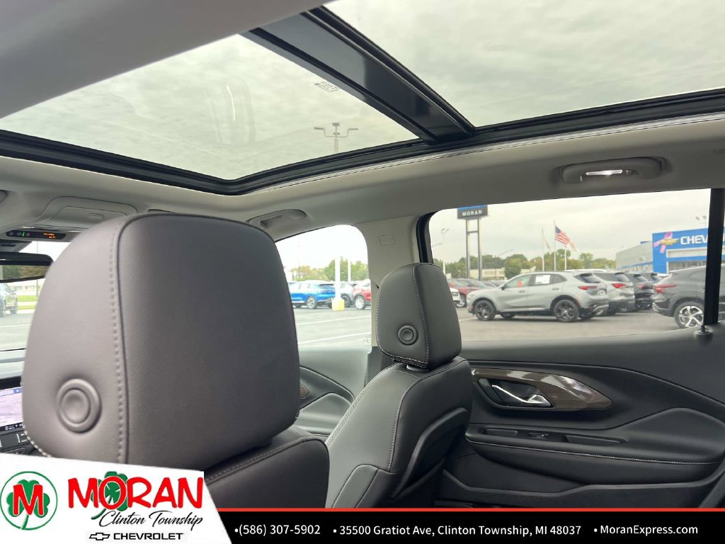 Used 2023 GMC Terrain Denali w/ Denali Premium Package AWD/4WD image 15