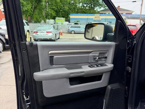 Used 2018 RAM 1500 Classic SLT AWD/4WD image 11
