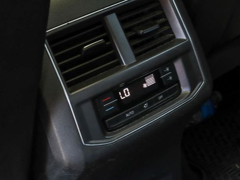 Used 2018 Volkswagen Atlas SEL AWD/4WD image 22