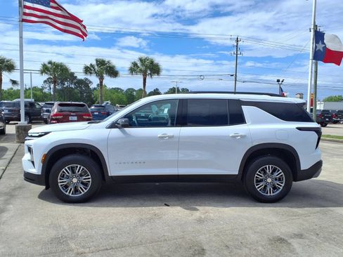 Used 2026 Chevrolet Traverse LT w/ Driver Confidence Package FWD image 9