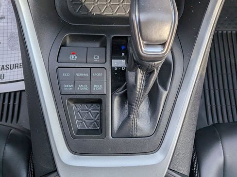 Used 2022 Toyota RAV4 XLE Premium image 15