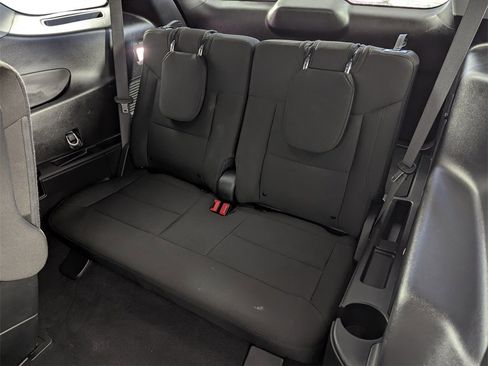 Used 2024 Ford Explorer XLT image 29