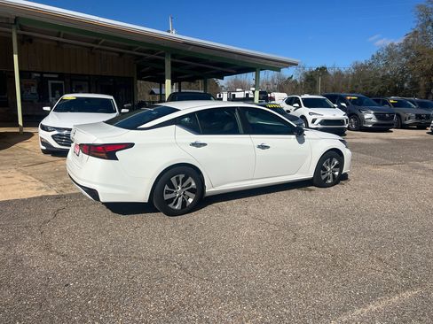 Used 2024 Nissan Altima 2.5 S image 6