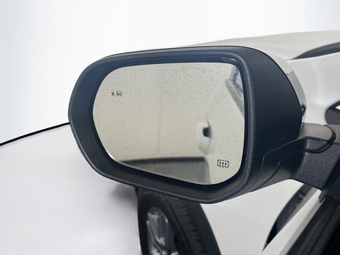 Used 2025 GMC Acadia Elevation image 16