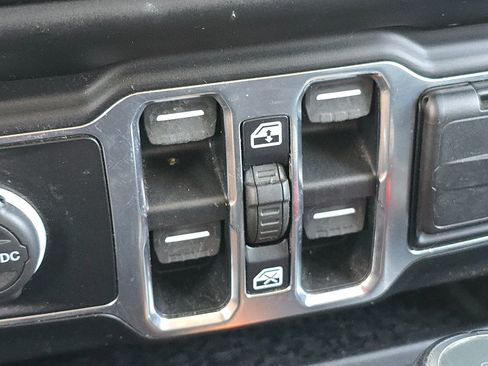 Used 2021 Jeep Gladiator Overland AWD/4WD image 31