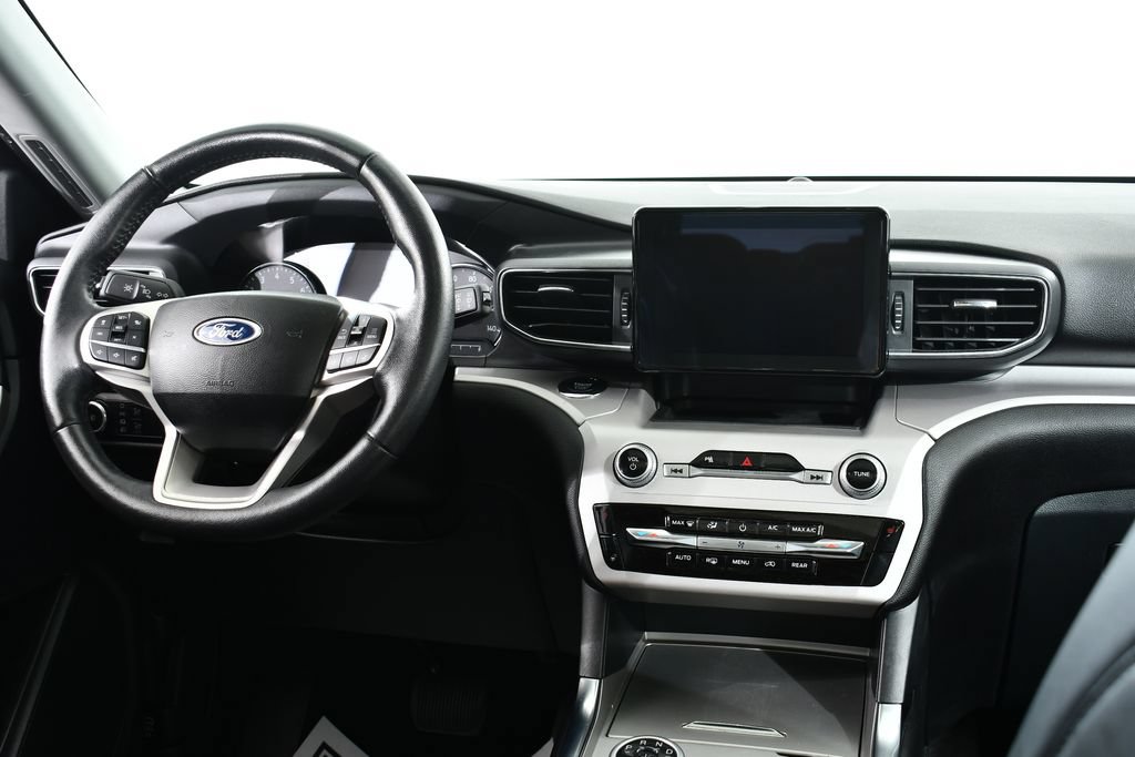 Used 2023 Ford Explorer XLT w/ Equipment Group 202A AWD/4WD image 8