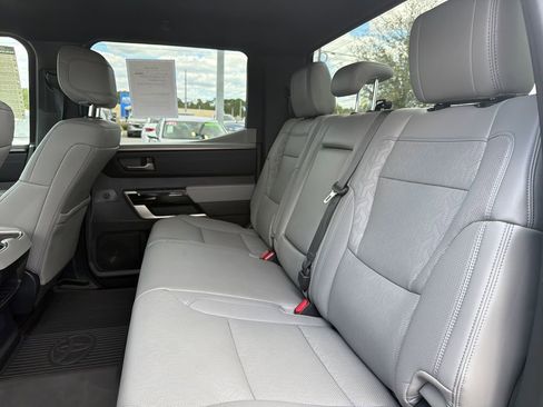 Used 2025 Toyota Tundra Limited AWD/4WD image 21
