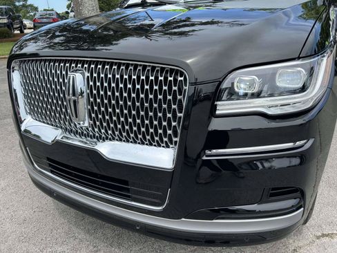 Certified 2022 Lincoln Navigator L Reserve AWD/4WD image 10
