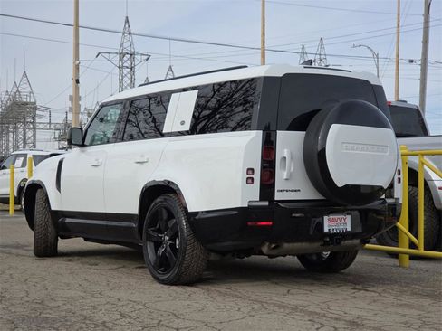 Used 2024 Land Rover Defender 130 X-Dynamic SE image 12