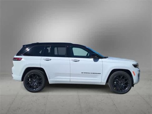 New 2025 Jeep Grand Cherokee Summit image 9