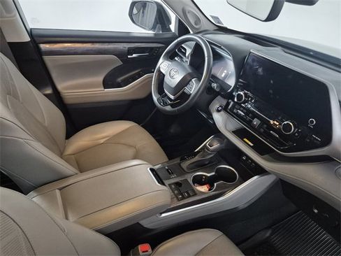 Used 2023 Toyota Highlander Platinum image 37