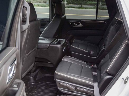 Used 2022 GMC Yukon SLT w/ SLT Premium Package image 23