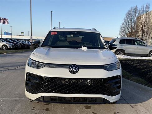 New 2026 Volkswagen Tiguan SE R-Line image 2